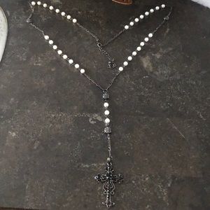 Rosary hem pearl necklace with black stones